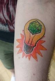 Koulupoika käsivarsi maalattu kaltevuus geometrinen abstrakti linjat luova hehkulamppu tatuointi kuva