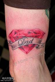 Motivo tatuaggio diamante rosa