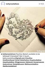 Modello di tatuaggio spray lumaca manoscritto