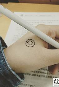 Tatuaggio semplice faccina