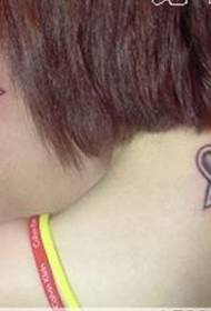 脖子上的明星五角夫婦紋身圖案
