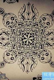 Patrón de tatuaje de calavera manuscrita