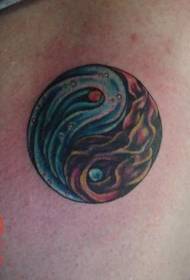 Yin a Yang klebety voda a oheň tetovanie vzor