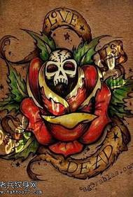 Rokopisni vzorec tetovaže lobanje z vrtnicami