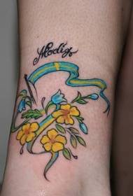 Bunga warna kaki dengan pola tato huruf