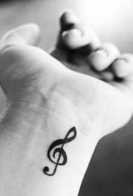 Braccio piccolo modello di nota di tatuaggio fresco