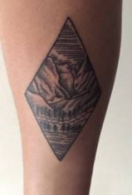 Siswi betis pada titik hitam tato geometris belah ketupat garis abstrak pemandangan pemandangan gambar tato