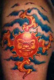 Corak tattoo panonpoé sareng awan