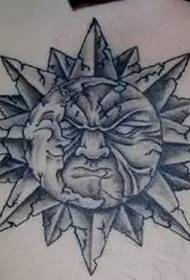 татуювання з тотемом сонця, яке варто побачити