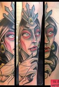 un modello di tatuaggio personaggio europeo e americano