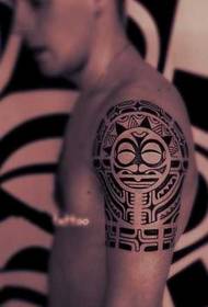 patrwm tatŵ gwag totem braich