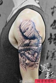 ແຂນຮູບແບບ tattoo mummy ເຢັນແບບຄລາສສິກ