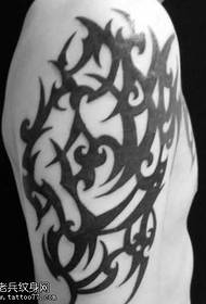 arm svart totem tatuering mönster