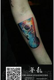 Arm pop pop vackra färgade tatueringsmönster för stjärnhimmel