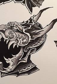 European na American ojii isi awọ akwụkwọ tiara tattoo ụkpụrụ odide