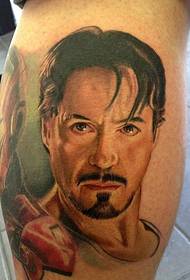 Is é an tattoo portráid 3d tatú na hEorpa agus Mheiriceá an-ghaofar