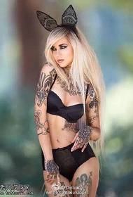 Patrún tattoo áilleacht faisin sexy na hEorpa agus Mheiriceá