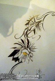 清新优美的蔓藤花纹身图案