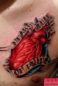 Mannelijke borstkleur hart tattoo patroon