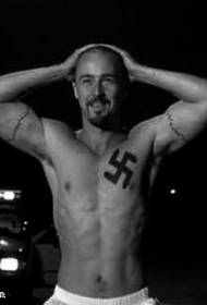 Crno-bijeli jedinstveni uzorak tetovaža za grudi europskih i američkih muškaraca