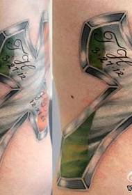 Ein klassisches europäisches und amerikanisches Farbkreuz-Tattoo-Muster