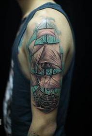 Et populært seilings tatoveringsmønster for armen
