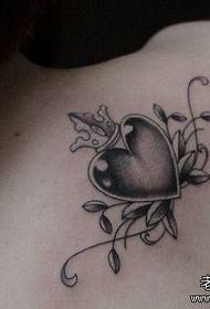 გოგონას უკან ლამაზი გვირგვინი tattoo ნიმუში