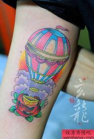 Popular hot air balloon tattoo pattern on the inside of girls' arms