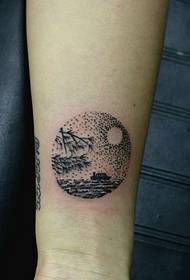 A holdfényes hajó irodalmi rajongói mintájú tetoválás