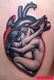 Klasický vzor tetovania srdca v nohe