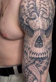 Arm alternatiewe tatoeëringpatroon