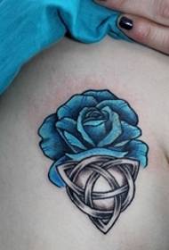 Tus kheej ntawm Peb Leeg Peb Leeg tau ua lub ntsej muag tattoo txawv