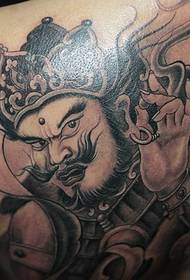 satu set tato totem yang sama sekali berbeda