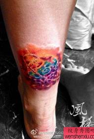 Modello di tatuaggio bellissimo pianeta stellato colorato di gambe