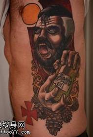 Modello di tatuaggio totem sul fianco del vento europeo e americano