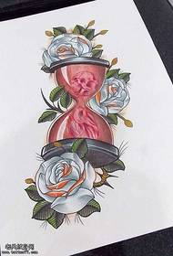 Manuskrip uurglas rose tattoo patroon