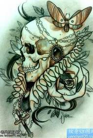 manoscritto modello di tatuaggio teschio di colore europeo e americano