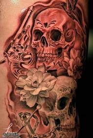 As obras de tatuaje clásico europeo e americano gozan de 44