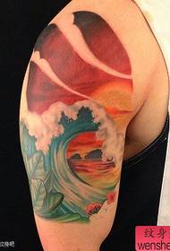 Lijep valni uzorak za tetoviranje u boji