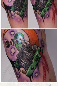 Braccio popolare e bellissimo modello di tatuaggio macchina tatuaggio
