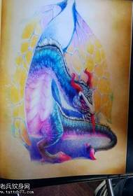 un beau motif de tatouage de ptérosaure