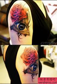 Armar bells ulls pop amb patró de tatuatge de rosa