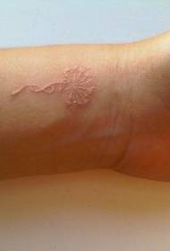 Fermosa pequena tatuaxe de sangue de pomba