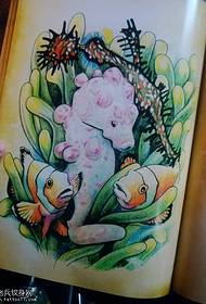 muundo mzuri wa tattoo ya samaki wa clown