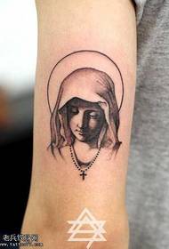 Modello tatuaggio braccio ritratto