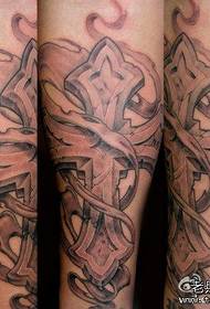 Modello di tatuaggio croce popolare europeo e americano popolare gambe