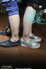 Tatuaggio di cervo sulla caviglia