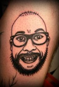 Pató de tatuatge de nerd somrient calb negre