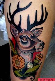 Kauoha ʻia kahi hiʻohiʻona tattoo deer kaulana no nā poʻe a pau