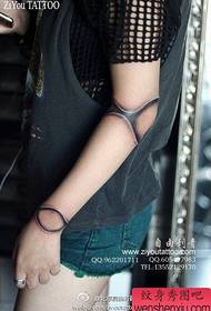 Girl's arm klassisk alternativ marionett tatoveringsmønster